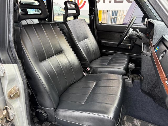 240ワゴン  DL 当店買取 左ハンドル 黒革 社外CDデッキ ETC ルーフラック ウッドパネル ホワイトリボンタイヤ シートヒーター ETC キーレス 保証付(26枚目)