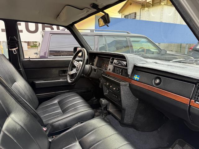 240ワゴン  DL 当店買取 左ハンドル 黒革 社外CDデッキ ETC ルーフラック ウッドパネル ホワイトリボンタイヤ シートヒーター ETC キーレス 保証付(28枚目)