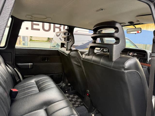 240ワゴン  DL 当店買取 左ハンドル 黒革 社外CDデッキ ETC ルーフラック ウッドパネル ホワイトリボンタイヤ シートヒーター ETC キーレス 保証付(31枚目)