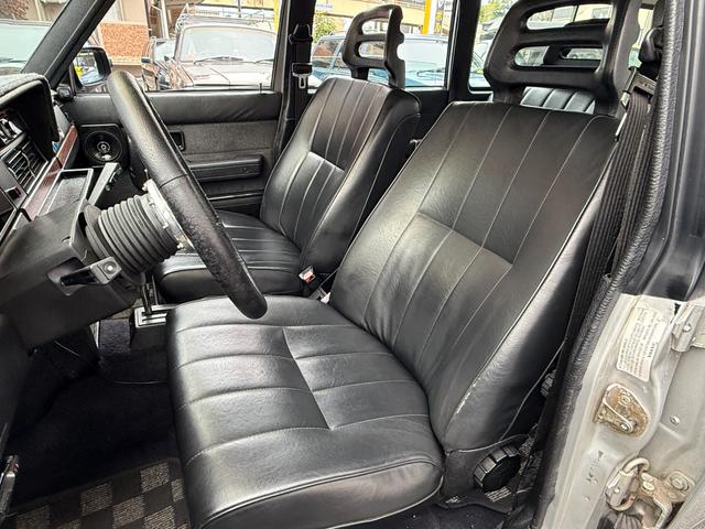 240ワゴン  DL 当店買取 左ハンドル 黒革 社外CDデッキ ETC ルーフラック ウッドパネル ホワイトリボンタイヤ シートヒーター ETC キーレス 保証付(32枚目)