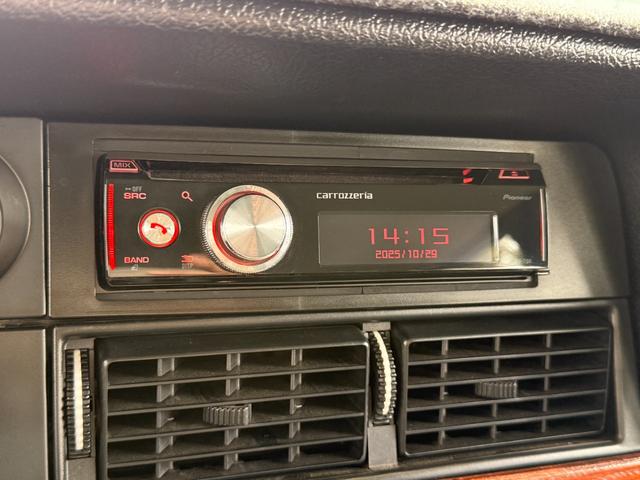 240ワゴン  DL 当店買取 左ハンドル 黒革 社外CDデッキ ETC ルーフラック ウッドパネル ホワイトリボンタイヤ シートヒーター ETC キーレス 保証付(34枚目)