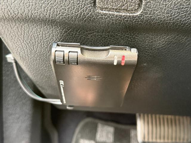 240ワゴン  DL 当店買取 左ハンドル 黒革 社外CDデッキ ETC ルーフラック ウッドパネル ホワイトリボンタイヤ シートヒーター ETC キーレス 保証付(40枚目)