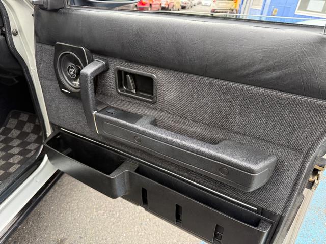 240ワゴン  DL 当店買取 左ハンドル 黒革 社外CDデッキ ETC ルーフラック ウッドパネル ホワイトリボンタイヤ シートヒーター ETC キーレス 保証付(42枚目)