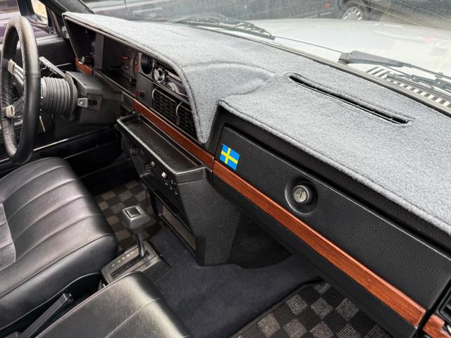 240ワゴン  DL 当店買取 左ハンドル 黒革 社外CDデッキ ETC ルーフラック ウッドパネル ホワイトリボンタイヤ シートヒーター ETC キーレス 保証付(43枚目)