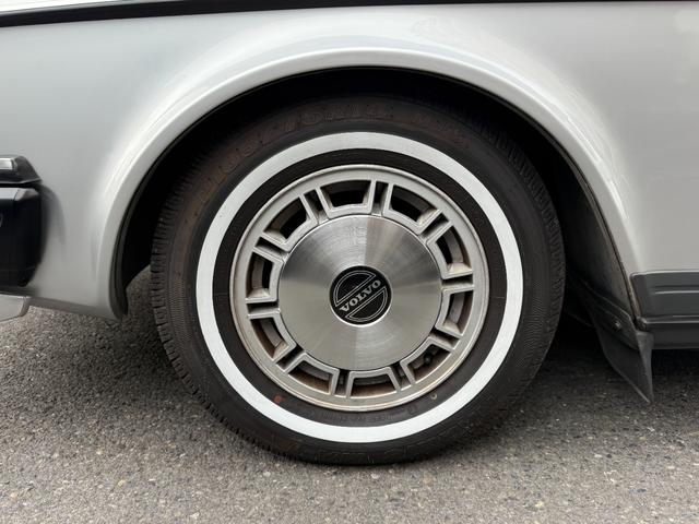 240ワゴン  DL 当店買取 左ハンドル 黒革 社外CDデッキ ETC ルーフラック ウッドパネル ホワイトリボンタイヤ シートヒーター ETC キーレス 保証付(47枚目)