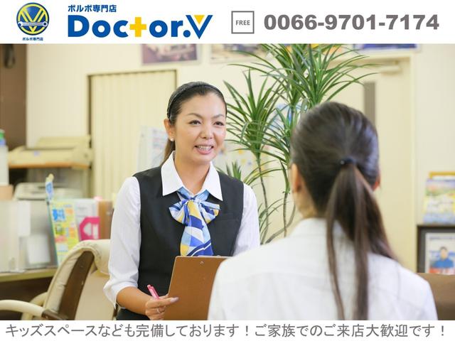 240ワゴン  DL 当店買取 左ハンドル 黒革 社外CDデッキ ETC ルーフラック ウッドパネル ホワイトリボンタイヤ シートヒーター ETC キーレス 保証付(56枚目)