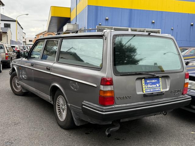 ２４０ワゴン ２４０ＧＬワゴン　当店買取　フォグランプ　メッキモール　ブラック本革シート　社外ＣＤデッキ　シートヒーター　コロナホイール　保証付（10枚目）