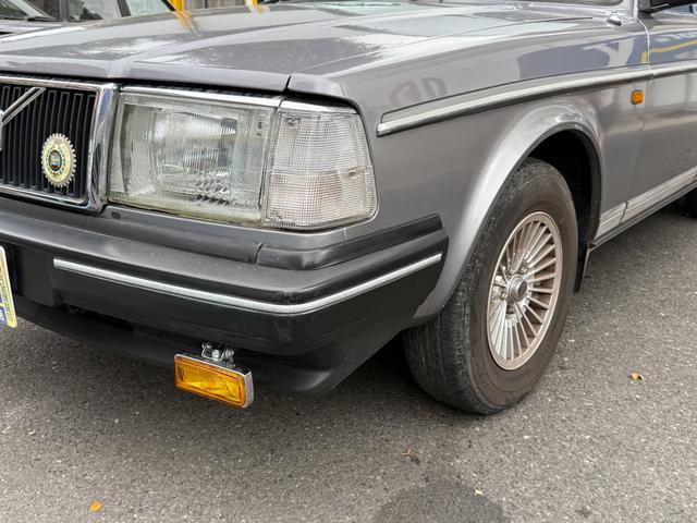 ２４０ワゴン ２４０ＧＬワゴン　当店買取　フォグランプ　メッキモール　ブラック本革シート　社外ＣＤデッキ　シートヒーター　コロナホイール　保証付（12枚目）