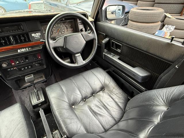 ２４０ワゴン ２４０ＧＬワゴン　当店買取　フォグランプ　メッキモール　ブラック本革シート　社外ＣＤデッキ　シートヒーター　コロナホイール　保証付（22枚目）