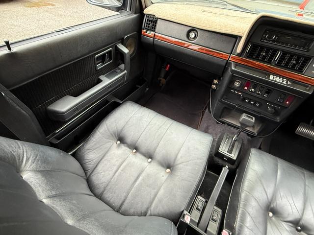 ２４０ワゴン ２４０ＧＬワゴン　当店買取　フォグランプ　メッキモール　ブラック本革シート　社外ＣＤデッキ　シートヒーター　コロナホイール　保証付（23枚目）