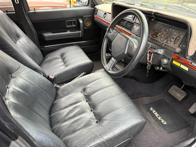 ２４０ワゴン ２４０ＧＬワゴン　当店買取　フォグランプ　メッキモール　ブラック本革シート　社外ＣＤデッキ　シートヒーター　コロナホイール　保証付（28枚目）