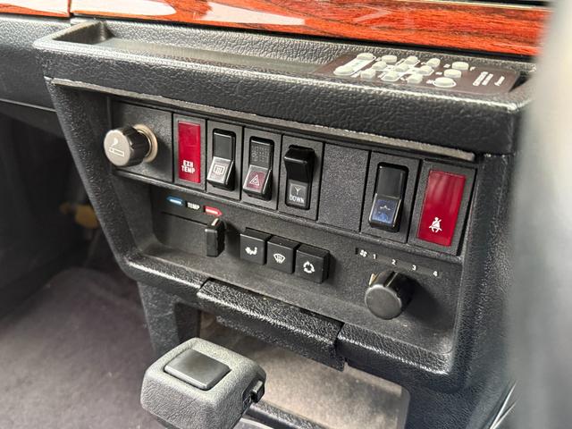 ２４０ワゴン ２４０ＧＬワゴン　当店買取　フォグランプ　メッキモール　ブラック本革シート　社外ＣＤデッキ　シートヒーター　コロナホイール　保証付（31枚目）