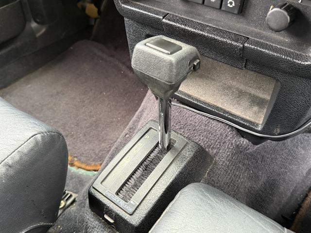 ２４０ワゴン ２４０ＧＬワゴン　当店買取　フォグランプ　メッキモール　ブラック本革シート　社外ＣＤデッキ　シートヒーター　コロナホイール　保証付（32枚目）