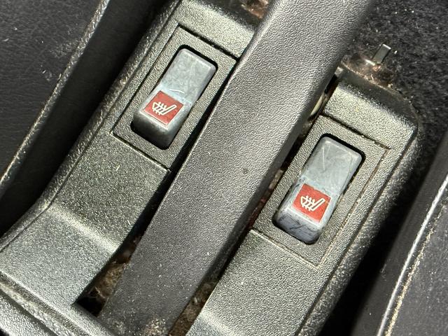 ２４０ワゴン ２４０ＧＬワゴン　当店買取　フォグランプ　メッキモール　ブラック本革シート　社外ＣＤデッキ　シートヒーター　コロナホイール　保証付（33枚目）