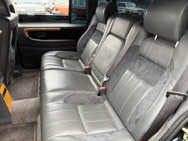 V90 クラシック 当店買取 最終型 アルカンタラシート ナビ バックカメラ ドラレコ 7人乗 電動SR パワーシート シートヒーター 保証付(27枚目)