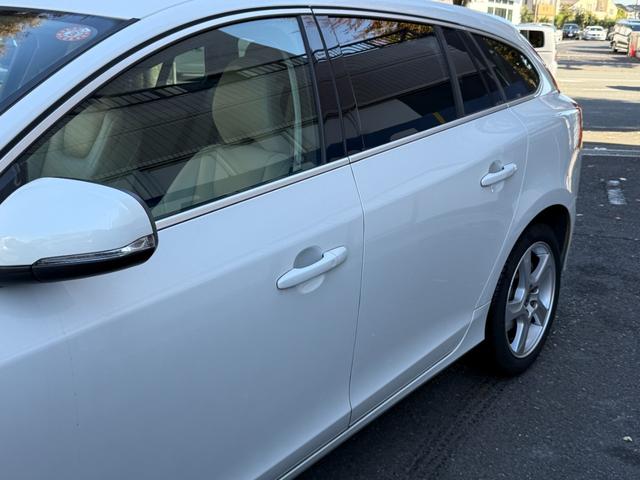 Ｖ６０ Ｄ４　ＳＥ　ナビ　ＡＣＣ　バックカメラ　ドラレコ　ベージュレザー　保証付（16枚目）