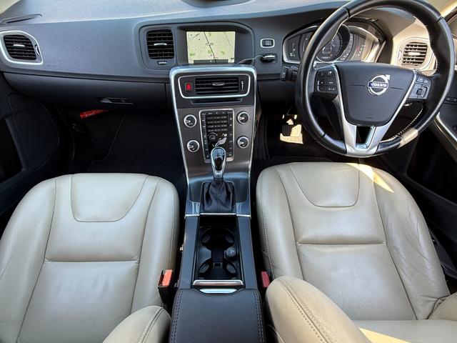 Ｖ６０ Ｄ４　ＳＥ　ナビ　ＡＣＣ　バックカメラ　ドラレコ　ベージュレザー　保証付（19枚目）