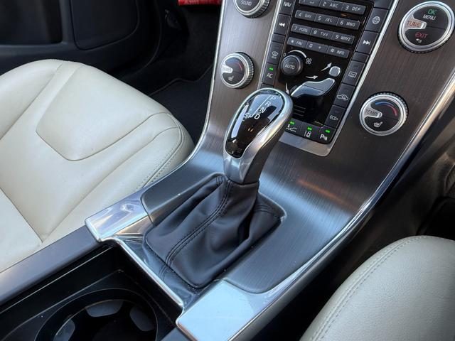 Ｖ６０ Ｄ４　ＳＥ　ナビ　ＡＣＣ　バックカメラ　ドラレコ　ベージュレザー　保証付（33枚目）