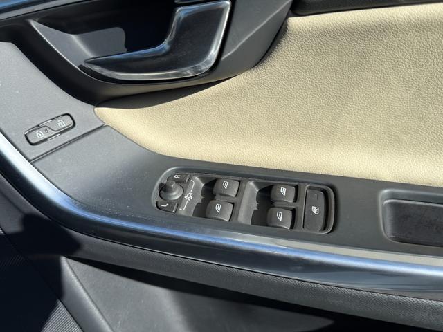 Ｖ６０ Ｄ４　ＳＥ　ナビ　ＡＣＣ　バックカメラ　ドラレコ　ベージュレザー　保証付（41枚目）