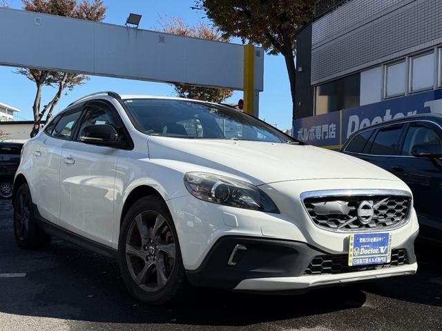 Ｖ４０ クロスカントリー　Ｔ５　ＡＷＤ　ＡＣＣ　ナビ　Ｂカメラ　フルセグＴＶ　ドラレコ　保証付（7枚目）