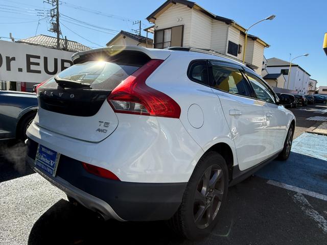 Ｖ４０ クロスカントリー　Ｔ５　ＡＷＤ　ＡＣＣ　ナビ　Ｂカメラ　フルセグＴＶ　ドラレコ　保証付（8枚目）