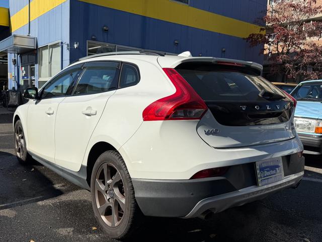 Ｖ４０ クロスカントリー　Ｔ５　ＡＷＤ　ＡＣＣ　ナビ　Ｂカメラ　フルセグＴＶ　ドラレコ　保証付（10枚目）