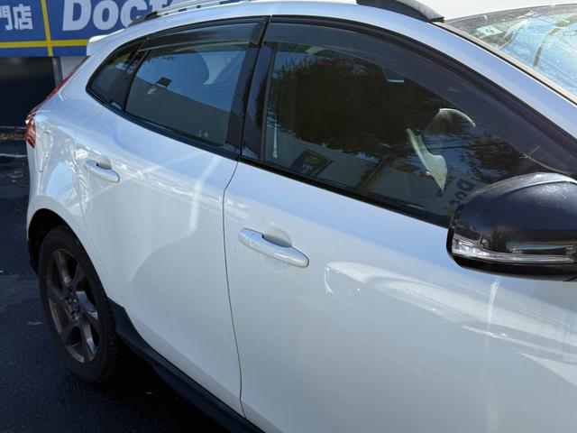 Ｖ４０ クロスカントリー　Ｔ５　ＡＷＤ　ＡＣＣ　ナビ　Ｂカメラ　フルセグＴＶ　ドラレコ　保証付（17枚目）