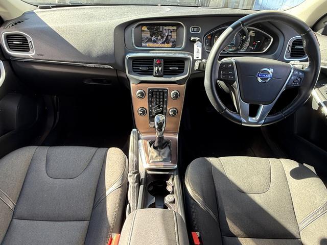 Ｖ４０ クロスカントリー　Ｔ５　ＡＷＤ　ＡＣＣ　ナビ　Ｂカメラ　フルセグＴＶ　ドラレコ　保証付（18枚目）