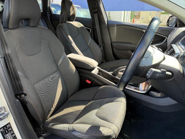 Ｖ４０ クロスカントリー　Ｔ５　ＡＷＤ　ＡＣＣ　ナビ　Ｂカメラ　フルセグＴＶ　ドラレコ　保証付（22枚目）