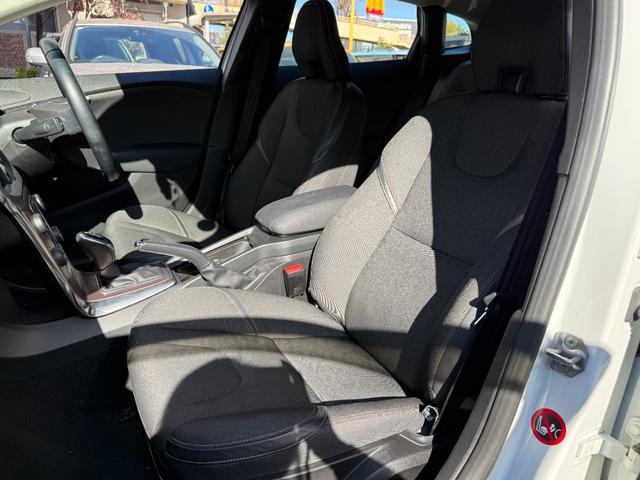 Ｖ４０ クロスカントリー　Ｔ５　ＡＷＤ　ＡＣＣ　ナビ　Ｂカメラ　フルセグＴＶ　ドラレコ　保証付（24枚目）