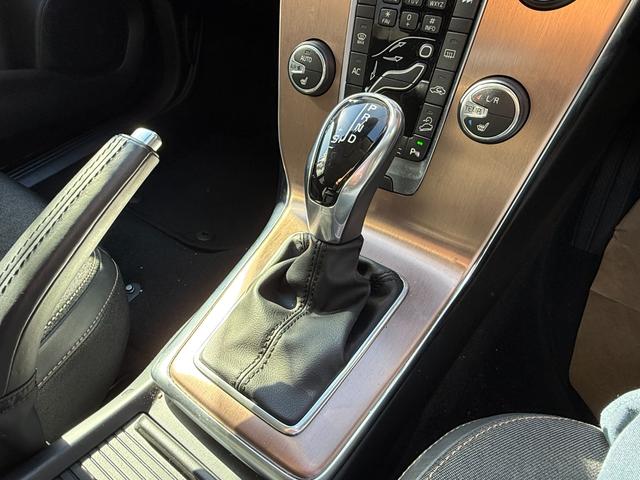 Ｖ４０ クロスカントリー　Ｔ５　ＡＷＤ　ＡＣＣ　ナビ　Ｂカメラ　フルセグＴＶ　ドラレコ　保証付（33枚目）