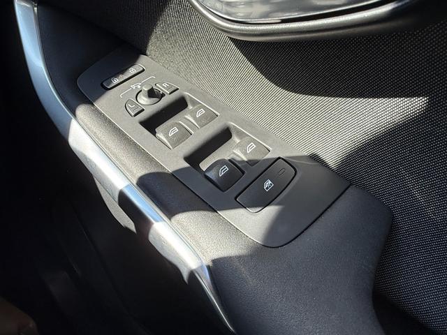 Ｖ４０ クロスカントリー　Ｔ５　ＡＷＤ　ＡＣＣ　ナビ　Ｂカメラ　フルセグＴＶ　ドラレコ　保証付（35枚目）