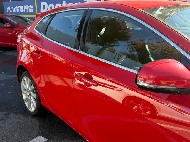 キッズスペースを広く確保していますので、小さなお子様がいらっしゃる方でも落ち着いてじっくりとお選びいただけます。