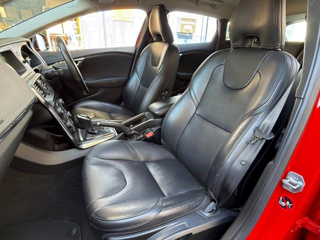 ドクターＶにはボルボに精通した整備士やカーライフアドバイザーが在籍。ボルボに関する疑問は当店で解決できます。