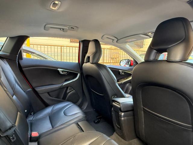 ご納車１ヶ月後に無料点検を実施しております。オーナー様が気付きにくい点もしっかり点検し、その後のボルボライフをお楽しみいただけるよう努めております。