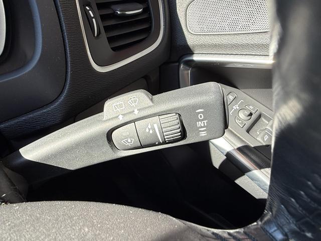 ボルボはこれまで、「人間」を中心に据えて車の開発をしてきたメーカーです。安全性に関しては世界に冠たるメーカーとして広く認識されています。