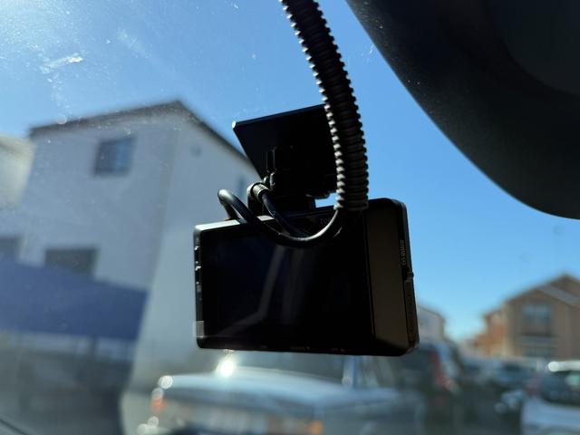 私達が皆さまをご案内いたします！ドクターＶでは展示場をいくつかに分けてご案内しております。お車の年代別に展示場を分け、ご覧いただきやすいように工夫をしております。