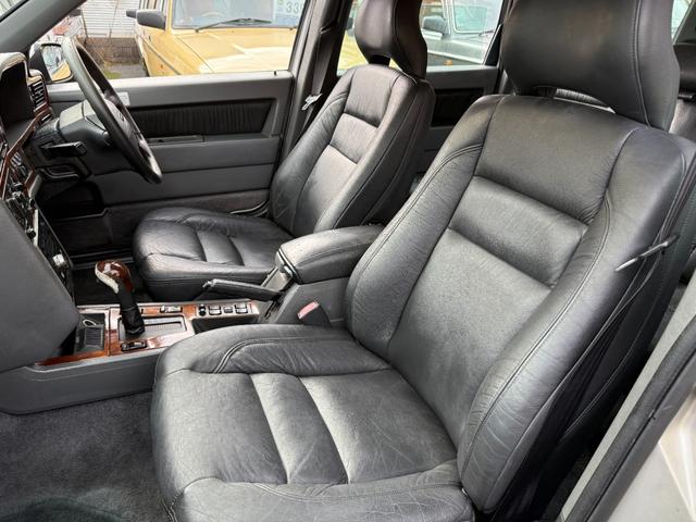 ８５０エステート ８５０クラシック２．５　２０Ｖエステート　Ｒ専用フロントバンパー　ブラック本革シート　電動サンルーフ　保証付（23枚目）