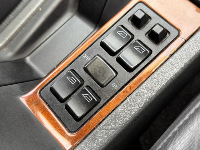 ８５０エステート ８５０クラシック２．５　２０Ｖエステート　Ｒ専用フロントバンパー　ブラック本革シート　電動サンルーフ　保証付（32枚目）