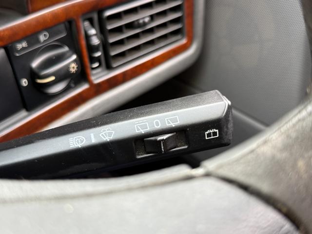 ８５０エステート ８５０クラシック２．５　２０Ｖエステート　Ｒ専用フロントバンパー　ブラック本革シート　電動サンルーフ　保証付（34枚目）