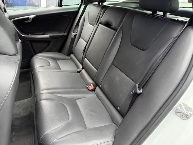 V60 D4 SE ブラックレザー ACC ナビ Bカメラ 保証付(25枚目)