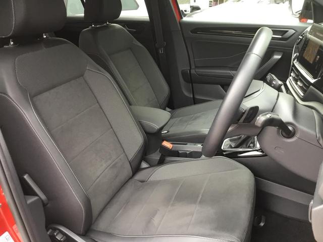 Ｔ－ロック ＴＳＩ　ブラックスタイル　キングズレッドメタリック　正規ディーラー認定中古車　ＥＴＣ　デジタルメーター　ＤｉｓｃｏｖｅｒＰｒｏ　パワーテールゲート（17枚目）