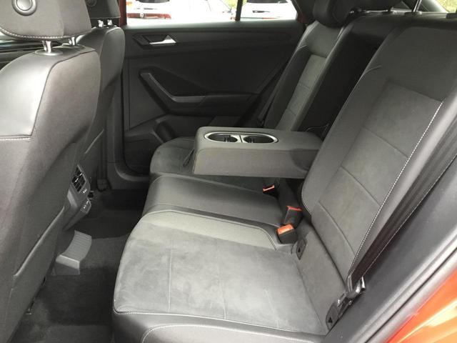 Ｔ－ロック ＴＳＩ　ブラックスタイル　キングズレッドメタリック　正規ディーラー認定中古車　ＥＴＣ　デジタルメーター　ＤｉｓｃｏｖｅｒＰｒｏ　パワーテールゲート（19枚目）