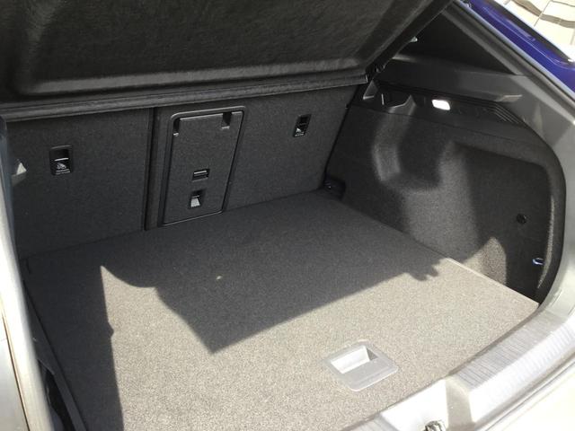 ＩＤ．４ プロ　ブルーダスクメタリック　正規ディーラー認定中古車　アラウンドビューカメラ　ガラスルーフ　シートヒーター　シートマッサージ　パワーテールゲート（5枚目）