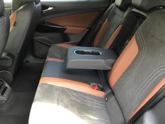 ＩＤ．４ プロ　ブルーダスクメタリック　正規ディーラー認定中古車　アラウンドビューカメラ　ガラスルーフ　シートヒーター　シートマッサージ　パワーテールゲート（23枚目）
