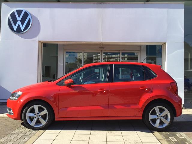 ポロ TSIハイライン マイスター フラッシュレッド 正規ディーラー認定中古車(2枚目)