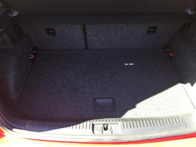 ポロ TSIハイライン マイスター フラッシュレッド 正規ディーラー認定中古車(7枚目)