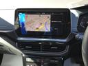 Ｔ－クロス ＴＳＩ　スタイル　ディープブラックパールエフェクト　正規ディーラー認定中古車　純正ナビゲーション　ＩＱライト　デジタルメーター　シートヒーター（7枚目）