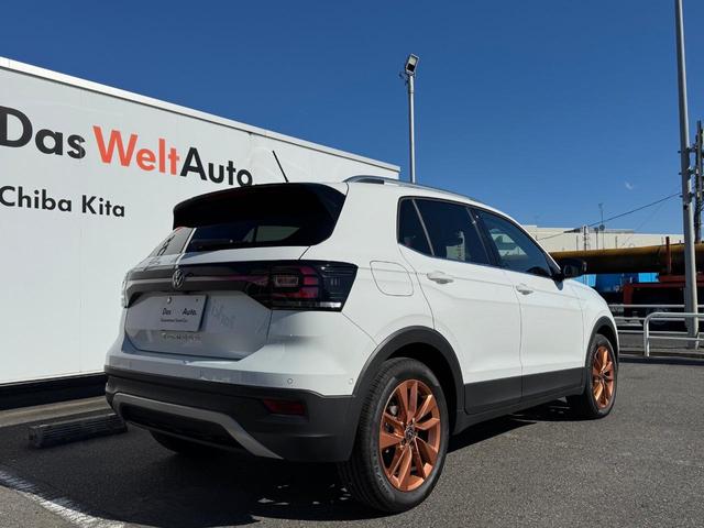 Ｔ－クロス カッパースタイル　ＶＷ純正ナビ　バックカメラ　ＥＴＣ２．０　ＵＳＢ接続　Ｂｌｕｅｔｏｏｔｈ接続　スマートフォンワイヤレスチャージャー　ＴＦＴデジタルメーター　後方死角検知機能特別仕様車（18枚目）