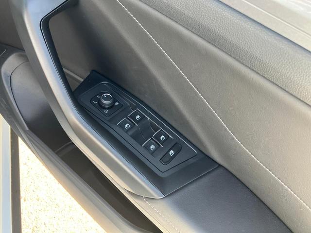 Ｔ－ロック ＴＤＩ　スタイル　ＶＷ純正ナビ　バックカメラ　ＵＳＢ　ｔｙｐｅ－Ｃポート　Ｂｌｕｅｔｏｏｔｈ接続　ＥＴＣ２．０　ＴＦＴデジタルメーター　後方死角検知機能　パワーテールゲート（34枚目）